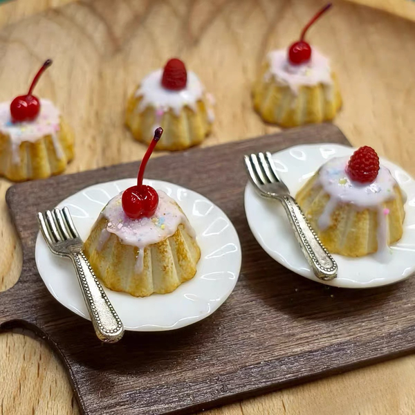 1:12 procelain Clay cherry cake